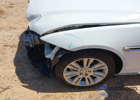 2017 Jaguar Xf 35T Premium из США, поврежденный, VIN SAJBD4BV3HCY43828